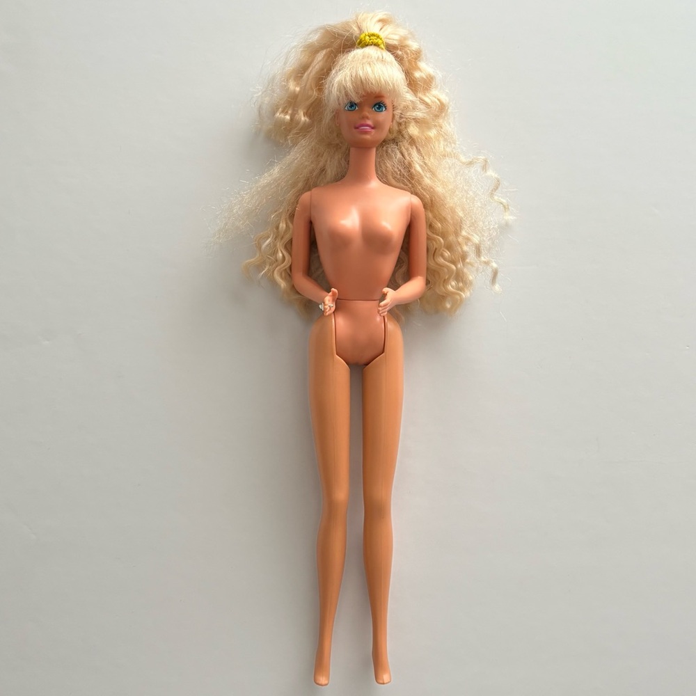 Vintage 1992 Earring Magic Barbie Doll